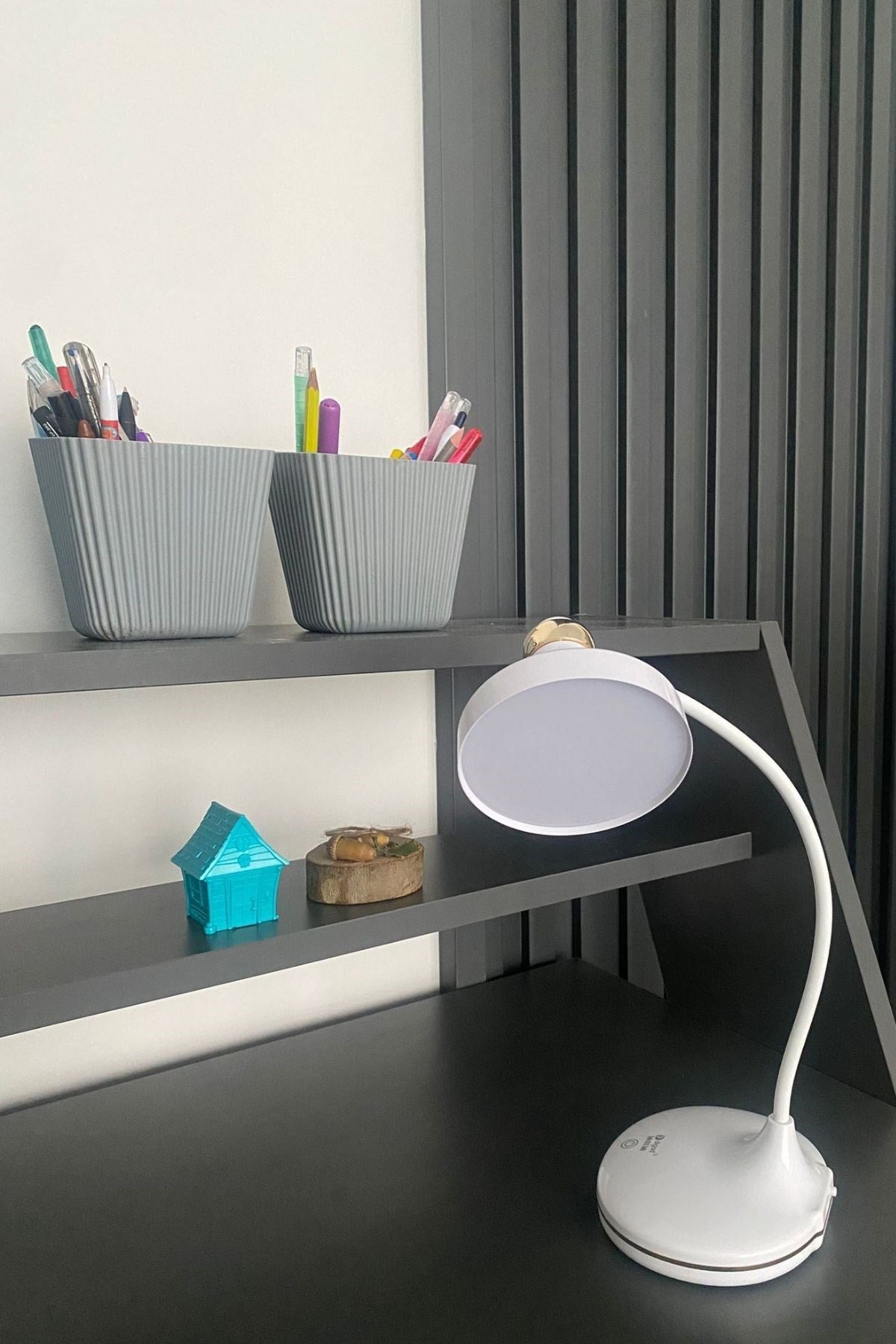 Dokunmatik 3 Farklı LED Işıklı Çalışma Masası Üstü Lamba