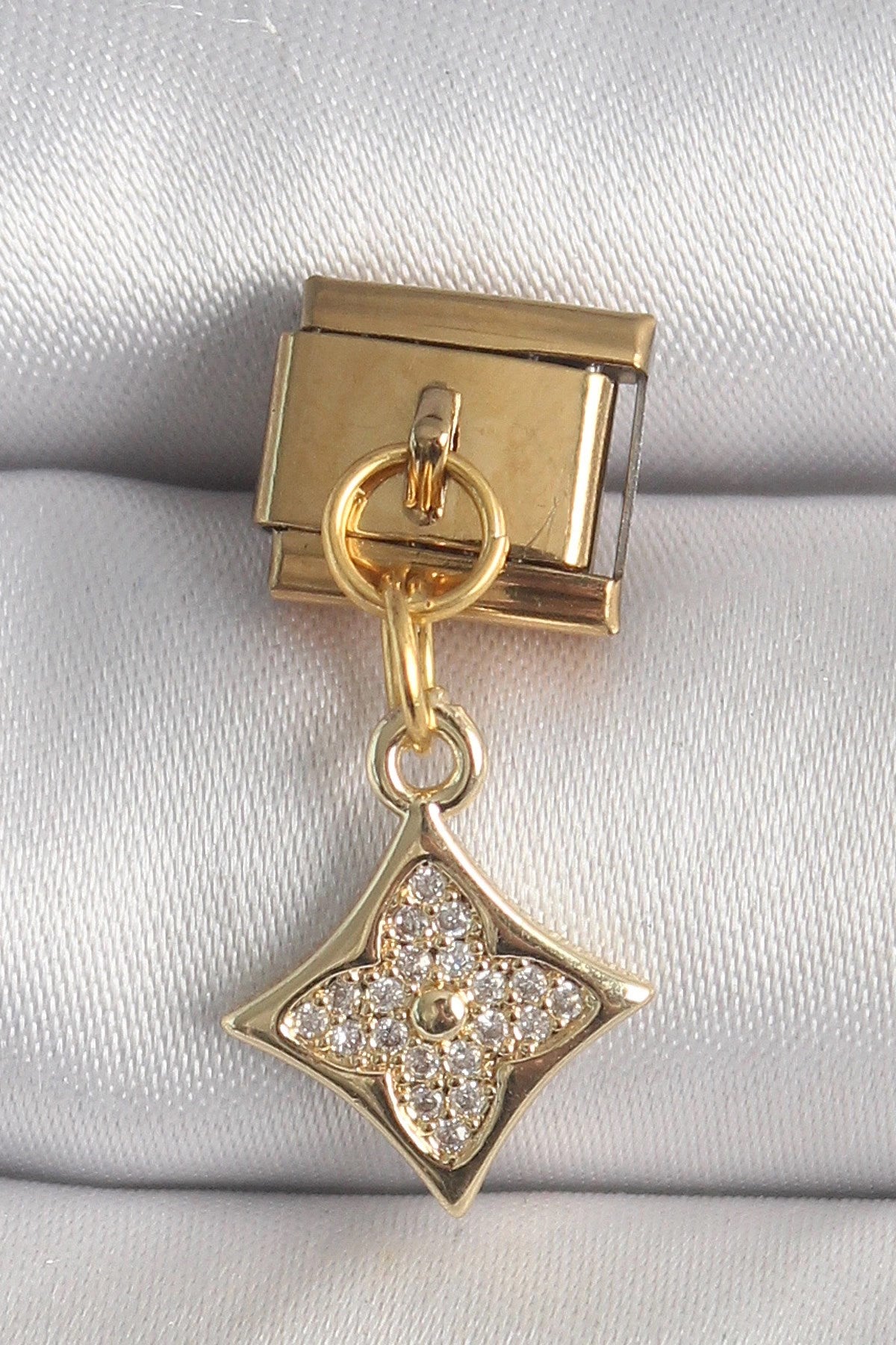 Mey İthalat® 316L Çelik Gold Renk Sallantı Zirkon Taşlı Çiçek İşlemeli Nomination Charm