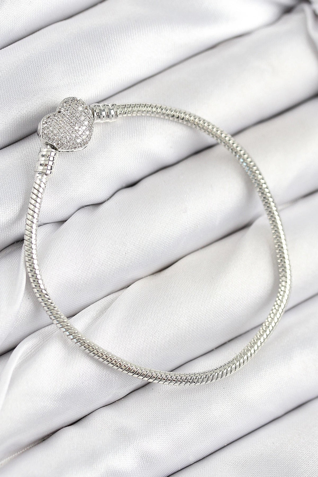 Mey İthalat® Pirinç Charm Zirkon Taşlı Kalp Model Gümüş Renk Kadın Bileklik