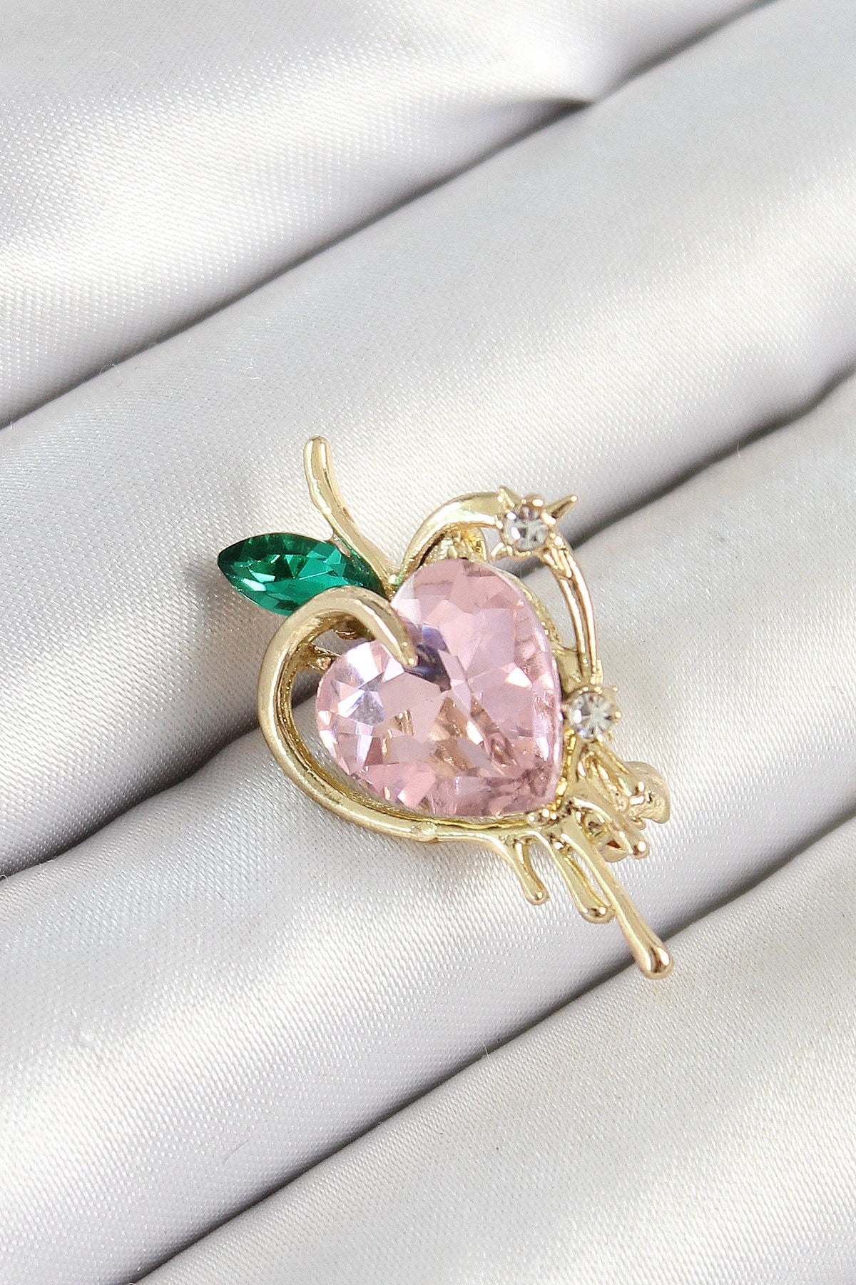 Mey İthalat® Pembe Ve Yeşil Zirkon Taşlı 3D Eriyen Kalp Figürlü Gold Renk Kadın Broş
