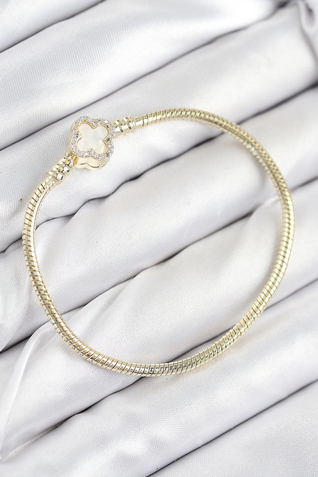 Mey İthalat® Pirinç Charm Zirkon Taşlı Yonca Model Gold Renk Kadın Bileklik