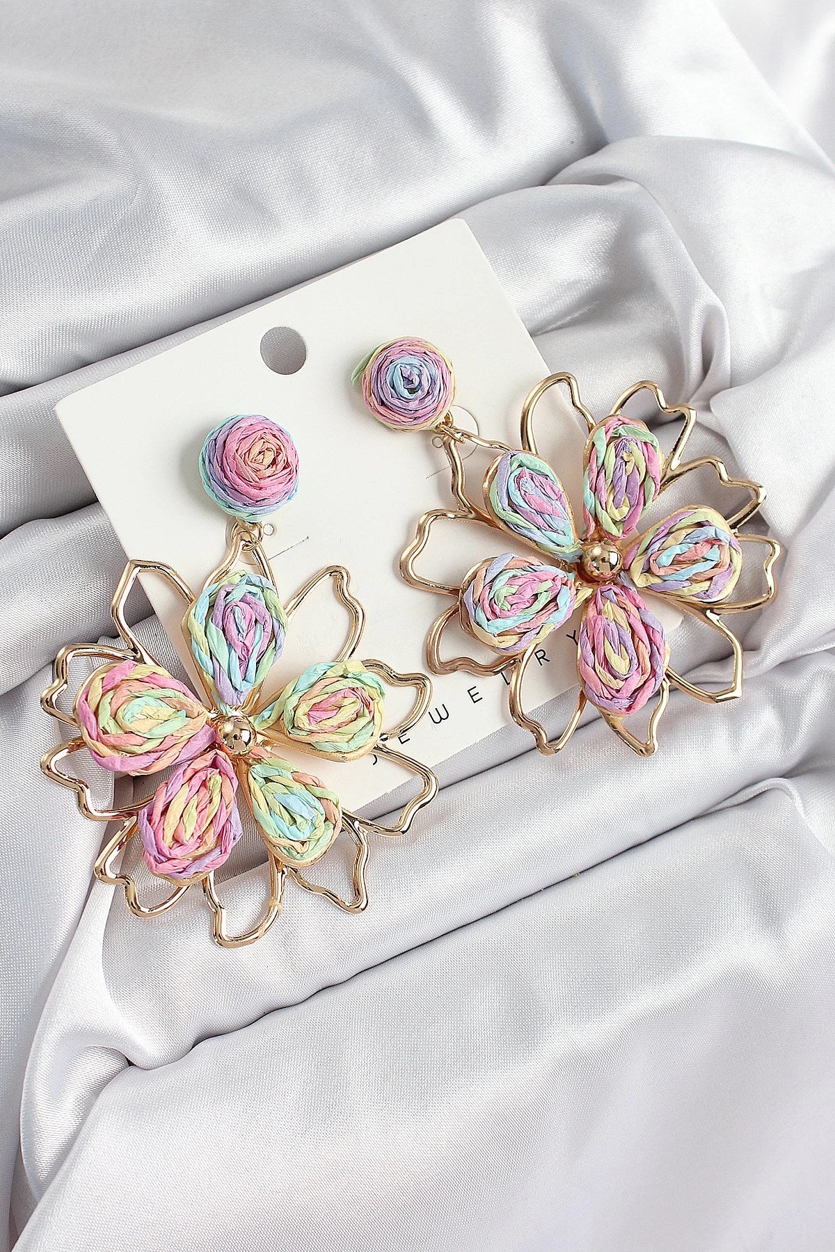 Mey İthalat® Pirinç Rainbow Çiçek Model Gold Renk Kadın Hasır Küpe