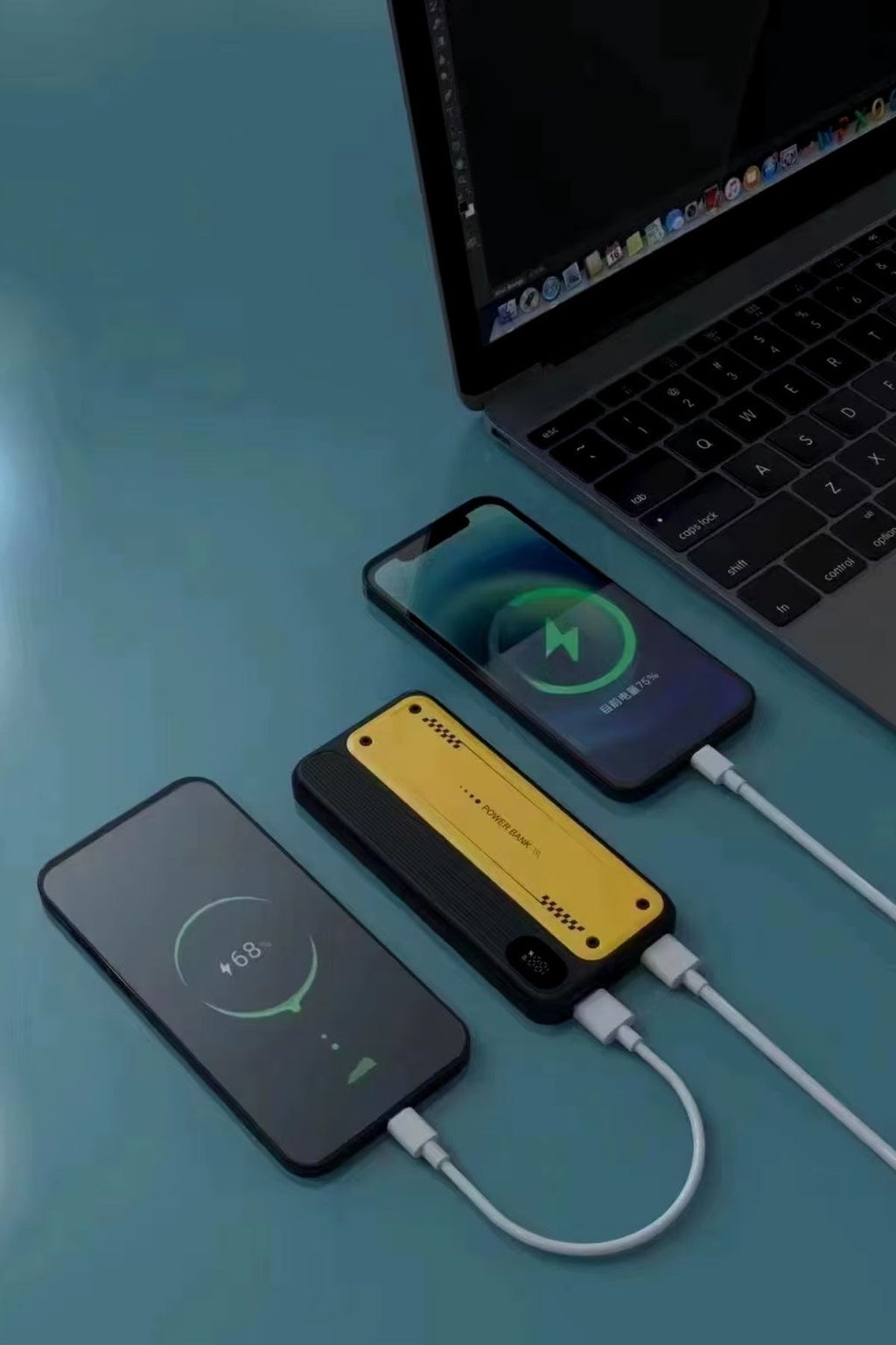 10000 mAh Hızlı Şarj Özellikli Aynı Anda 4 Cihazı Şarj Edebilen Powerbank