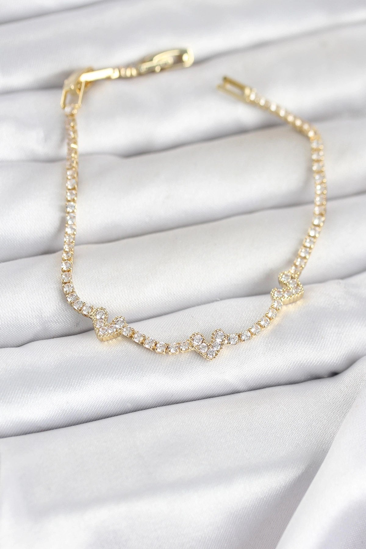Mey İthalat® Pirinç Gold Renk Kalp Model Zirkon Taşlı Su Yolu Kadın Bileklik