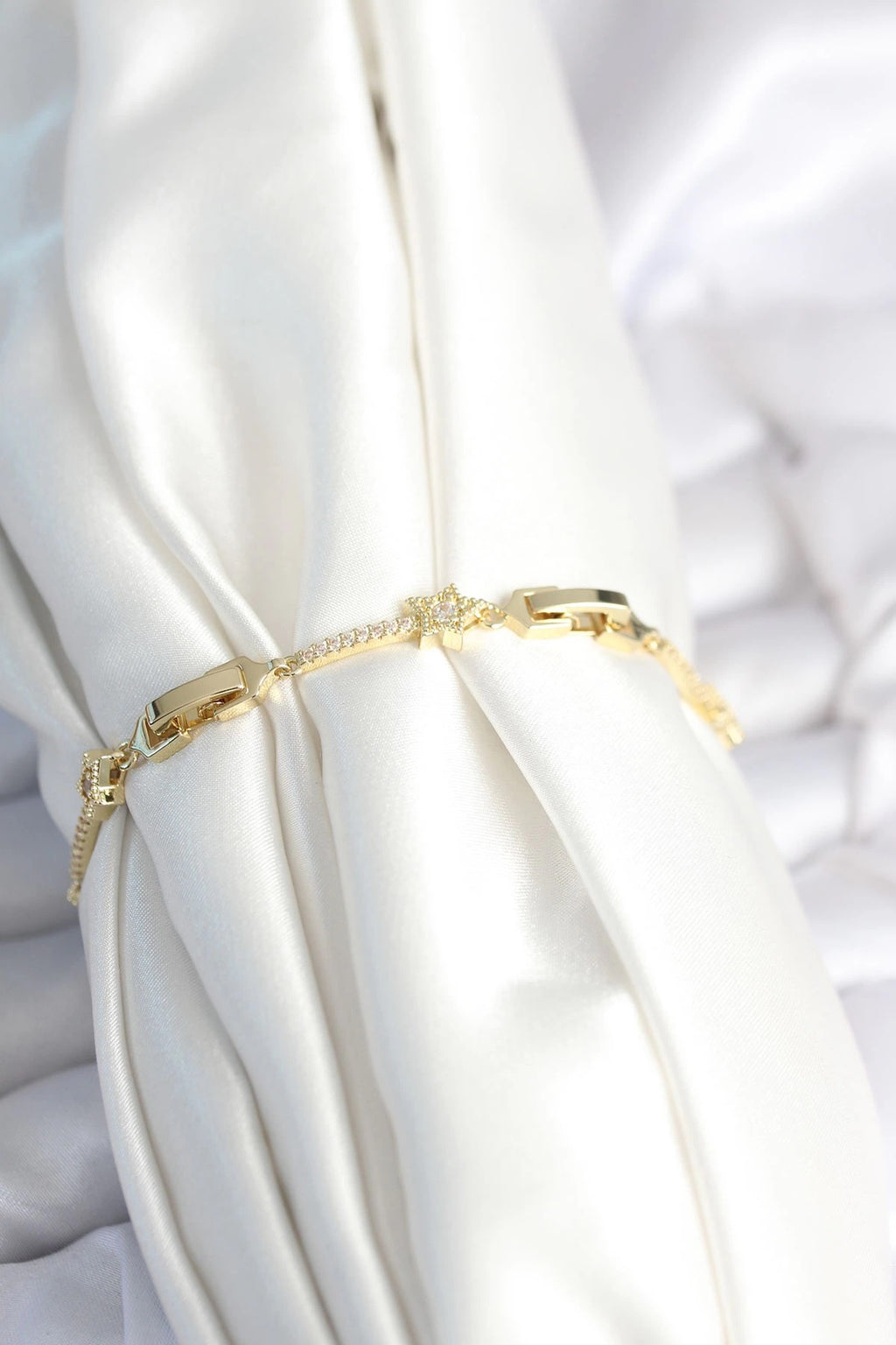 Mey İthalat® Pirinç Gold Renk Halley Yıldız Model Kadın Bileklik