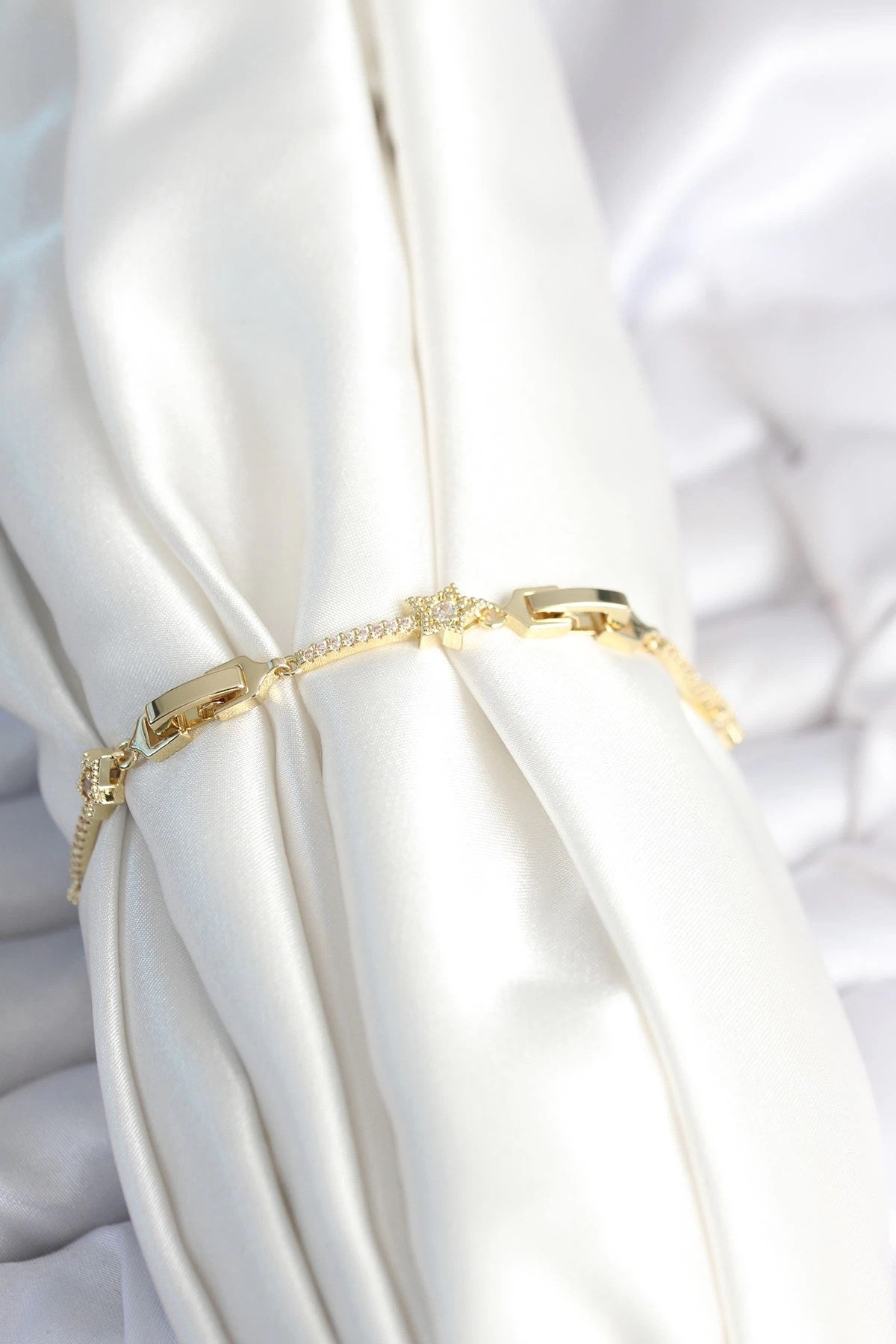 Mey İthalat® Pirinç Gold Renk Halley Yıldız Model Kadın Bileklik