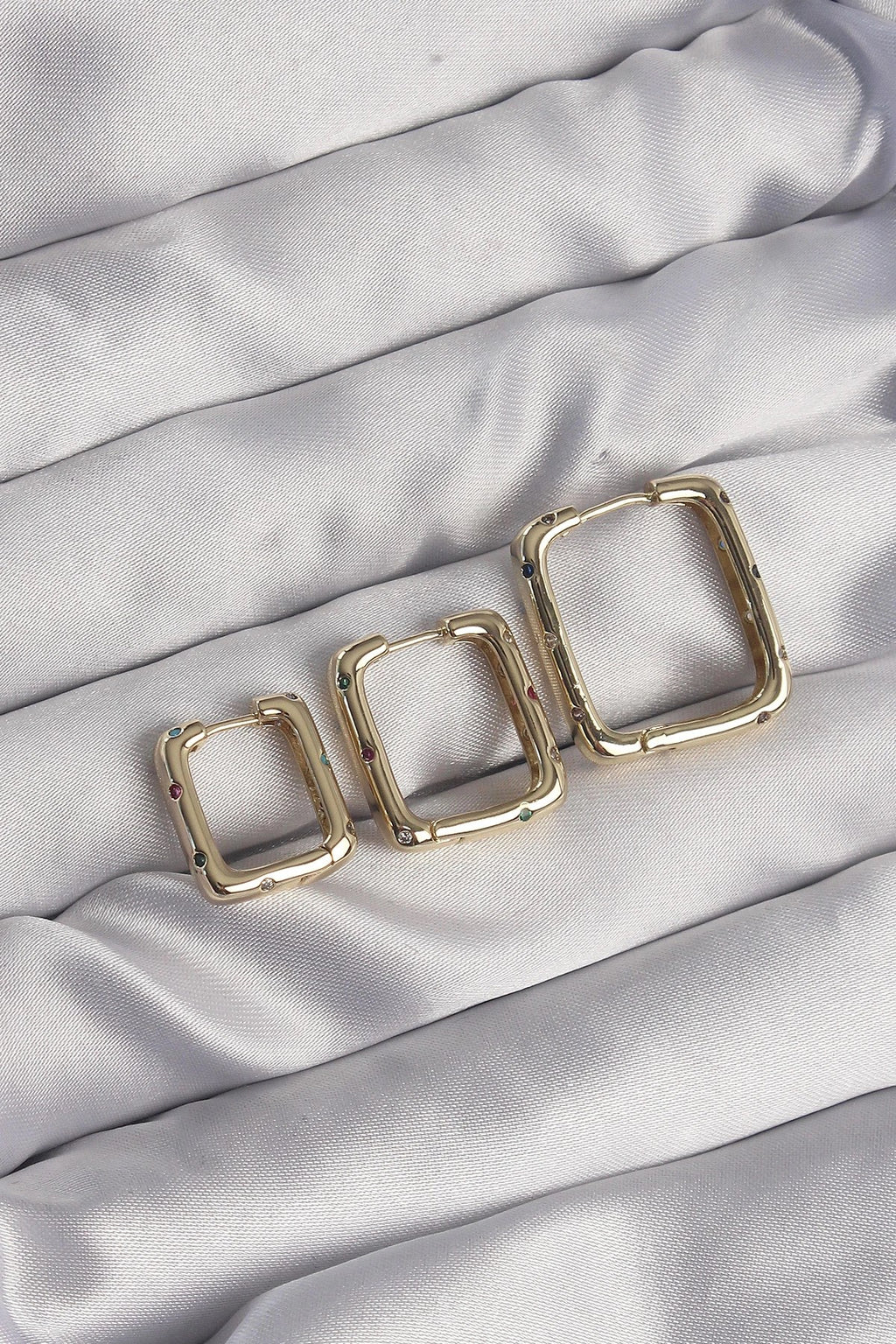 Mey İthalat® Pirinç Gold Renk Renkli Zirkon Taşlı Kare Model Küpe Seti