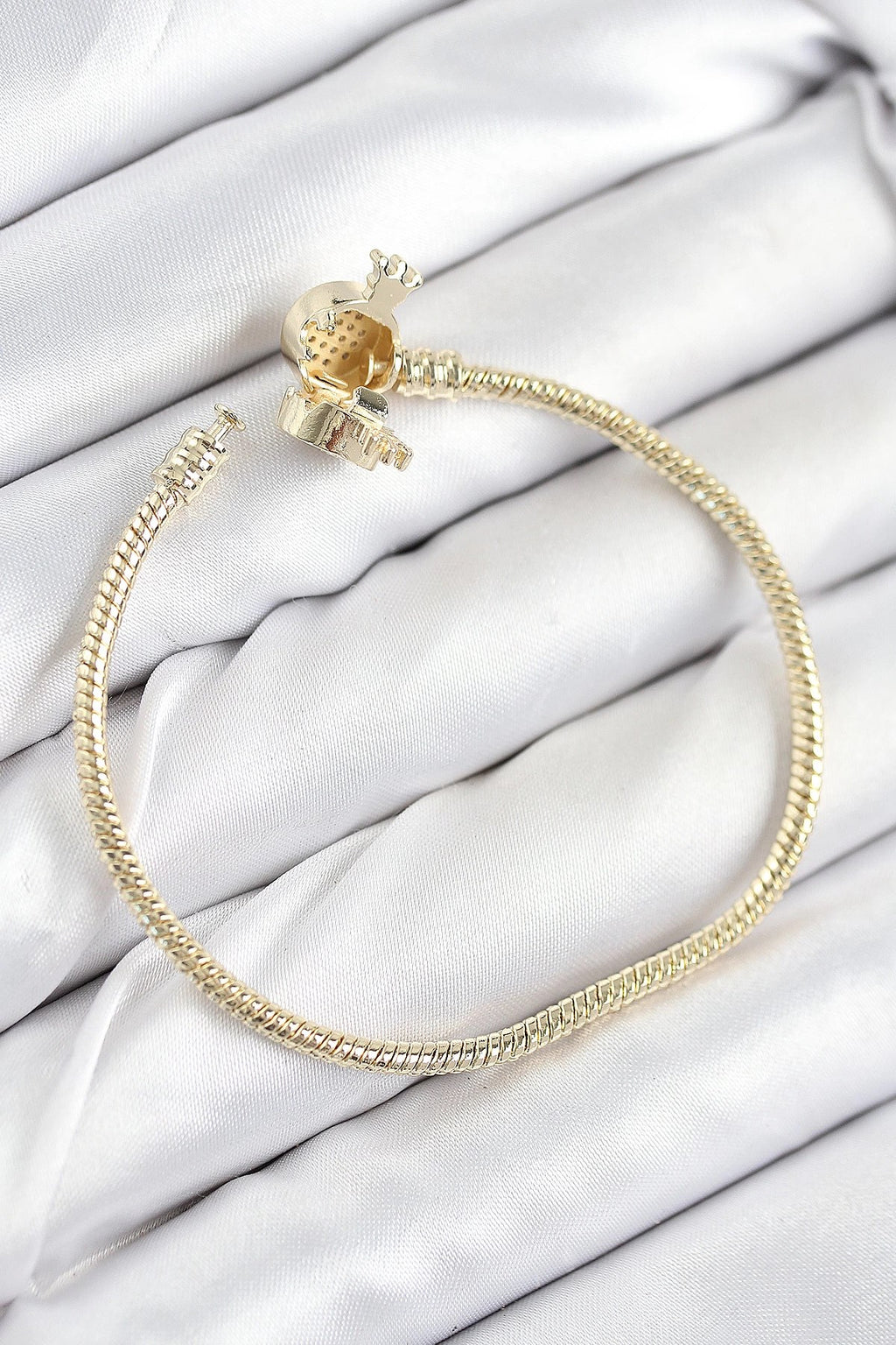Mey İthalat® Pirinç Charm Zirkon Taşlı Taç Model Gold Renk Kadın Bileklik