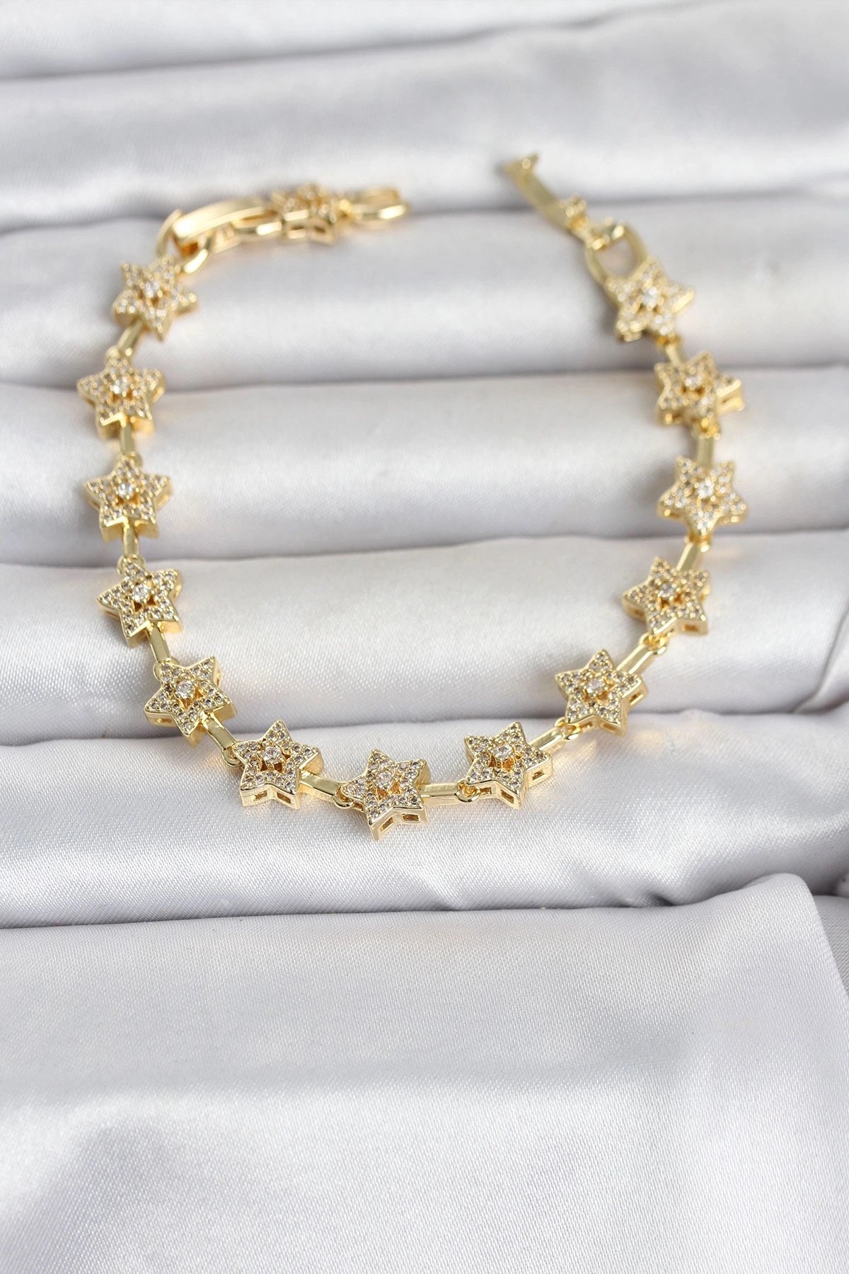 Mey İthalat® Pirinç Gold Renk Zirkon Taşlı Sıralı Yıldız Model Kadın Bileklik