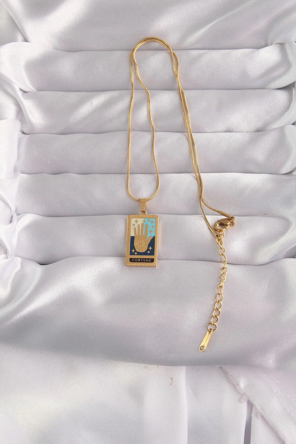 Mey İthalat® 316L Çelik Gold Renk Karışık Mineli El Figür Tarot Kolye