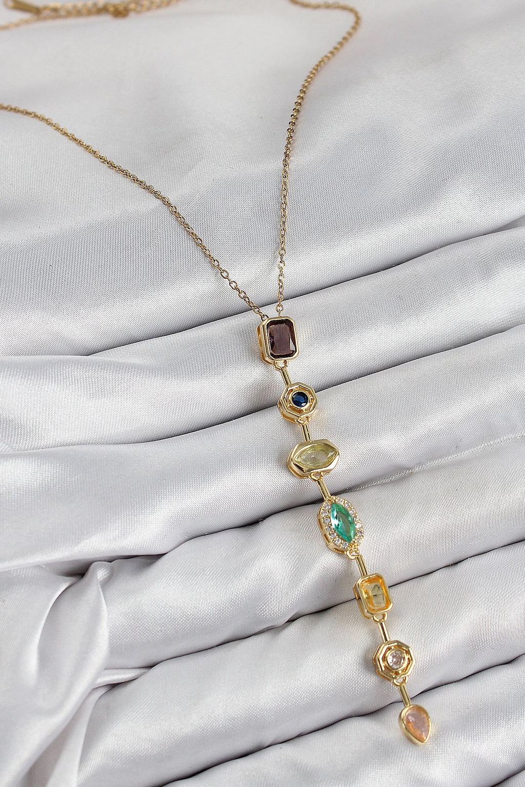 Mey İthalat® Pirinç Renkli Zirkon Taşlı Model Gold Renk 7 Element Kadın Y Kolye