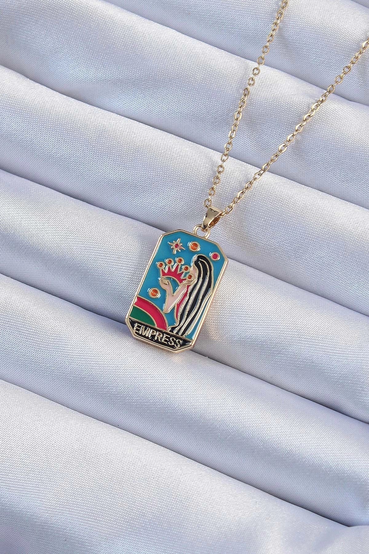 Mey İthalat® 316L Çelik Zincir Altın Renk Taç ve Kız Figürlü Renkli Mineli Tarot Kolye