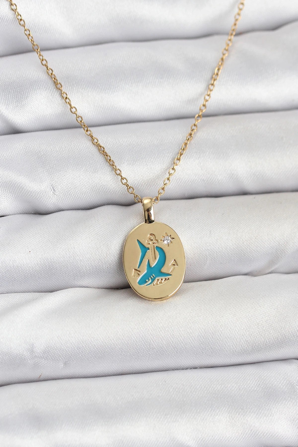 Mey İthalat® 316L Çelik Zincir Gold Renk Shark Figür Kadın Kolye