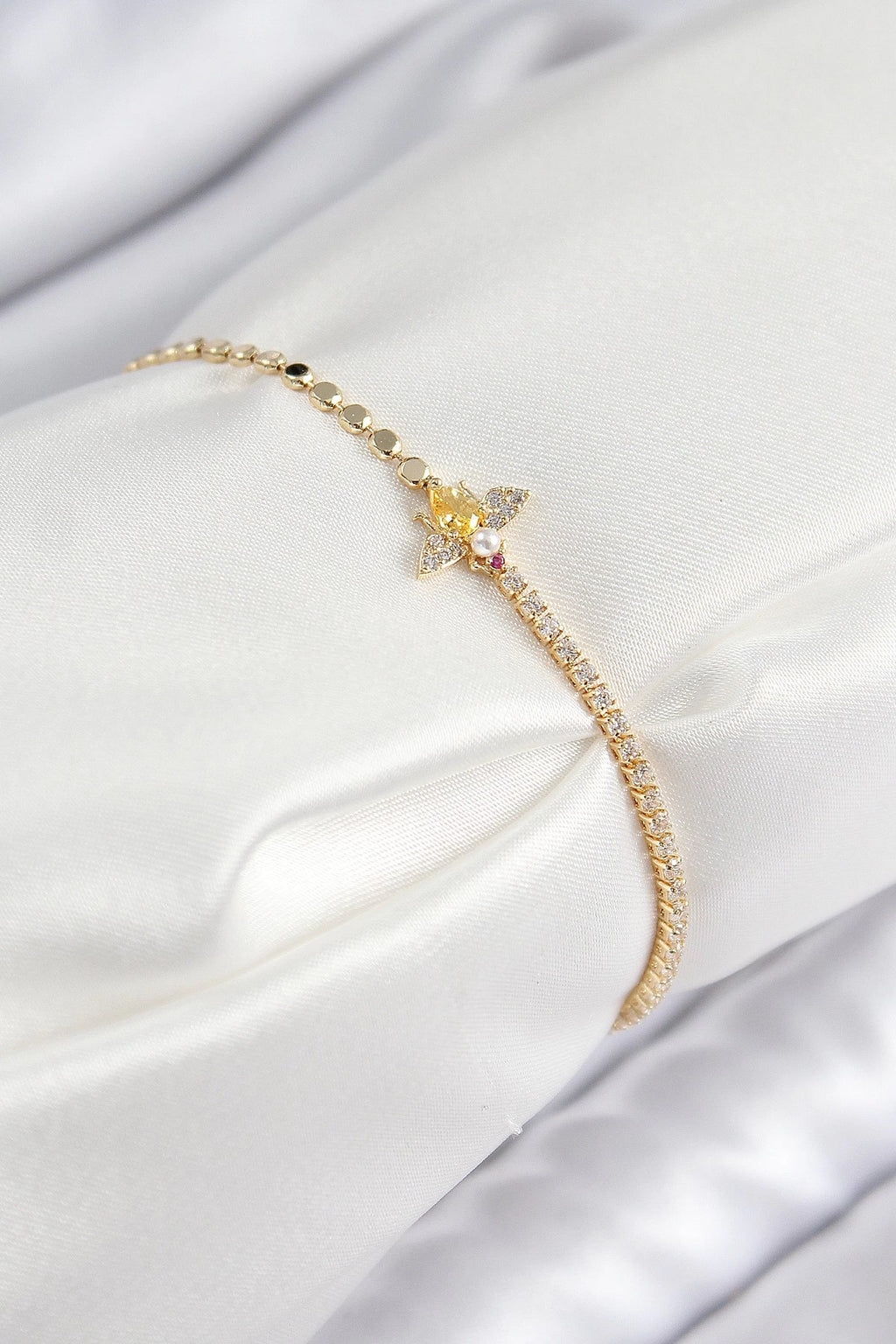 Mey İthalat® Pirinç Zirkon Taşlı Arı Model Ezme Zincir Gold Renk Kadın Bileklik