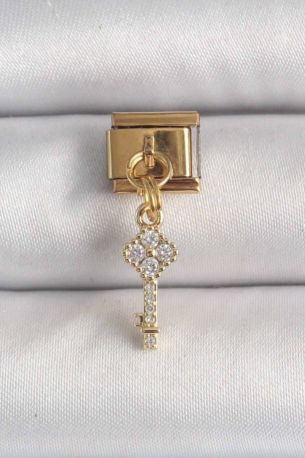 Mey İthalat® 316L Çelik Gold Renk Sallantı Zirkon Taşlı Anahtar Model Nomination Charm