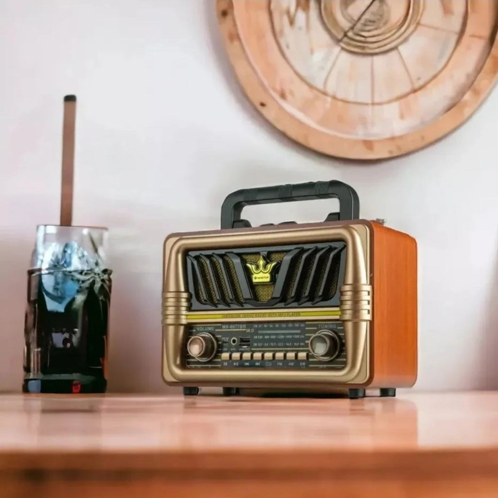 Büyük Boy Telefon Tutma Saplı Retro Ahşap Tasarım Bluetooth Hoparlörlü Radyo – FM/AM Destekli, Şarjlı ve Taşınabilir Radyo NS-8077
