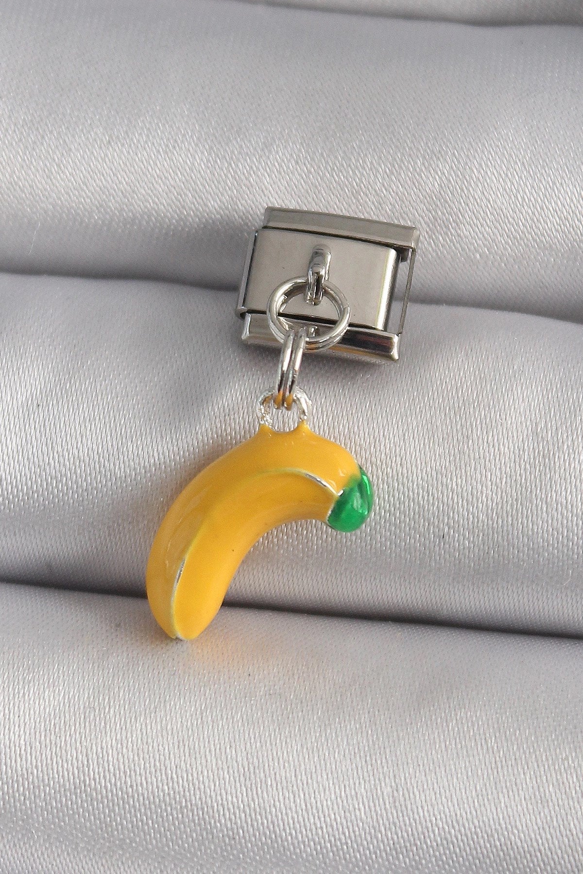 Mey İthalat® 316L Çelik Gümüş Renk Sallantı Muz Model Nomination Charm