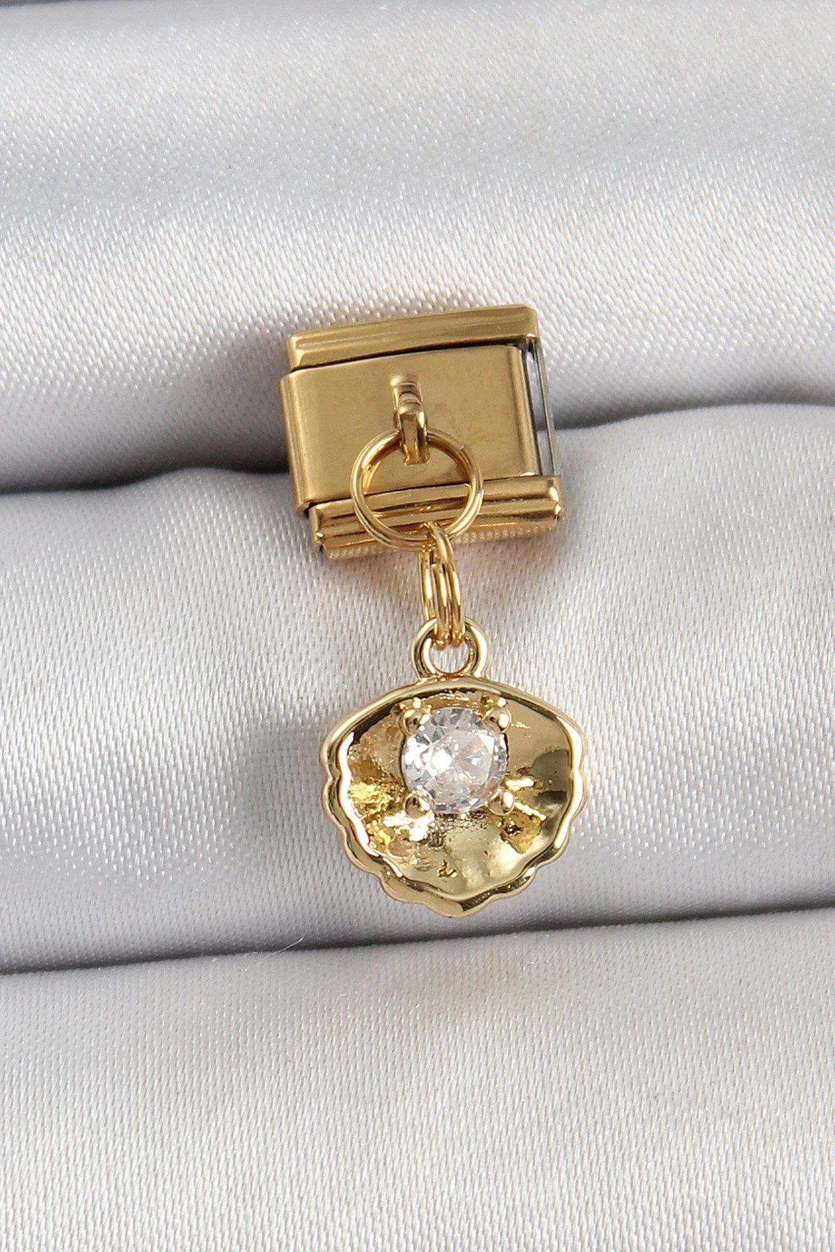 Mey İthalat® 316L Çelik Sallantılı Zirkon Taşlı İstiridye Model Gold Renk Nomination Charm