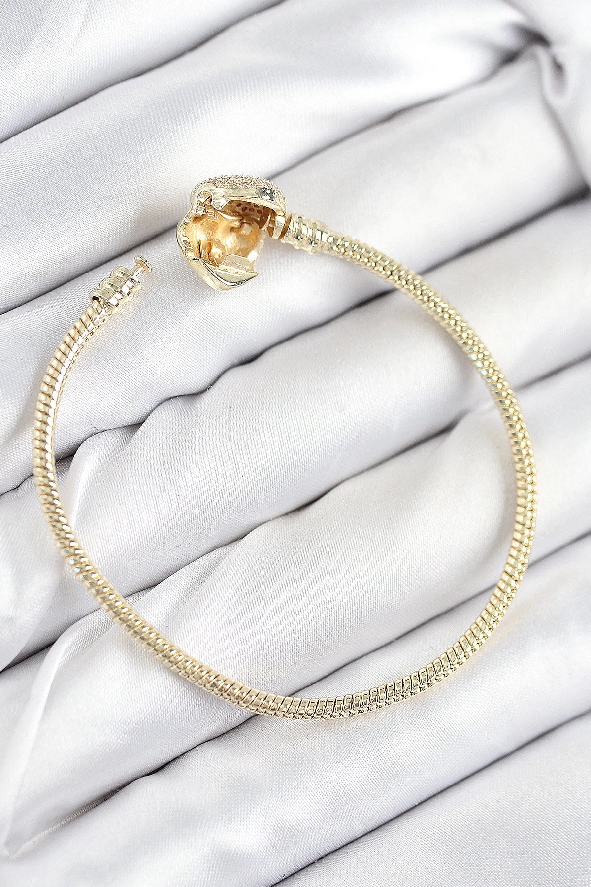 Mey İthalat® Pirinç Charm Zirkon Taşlı Kalp Model Gold Renk Kadın Bileklik