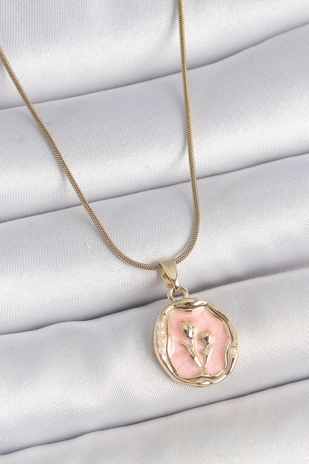 Mey İthalat® 316L Çelik Gold Renk Zincir Pembe Mineli Çiçek İşlemeli Portre Model Kadın Kolye