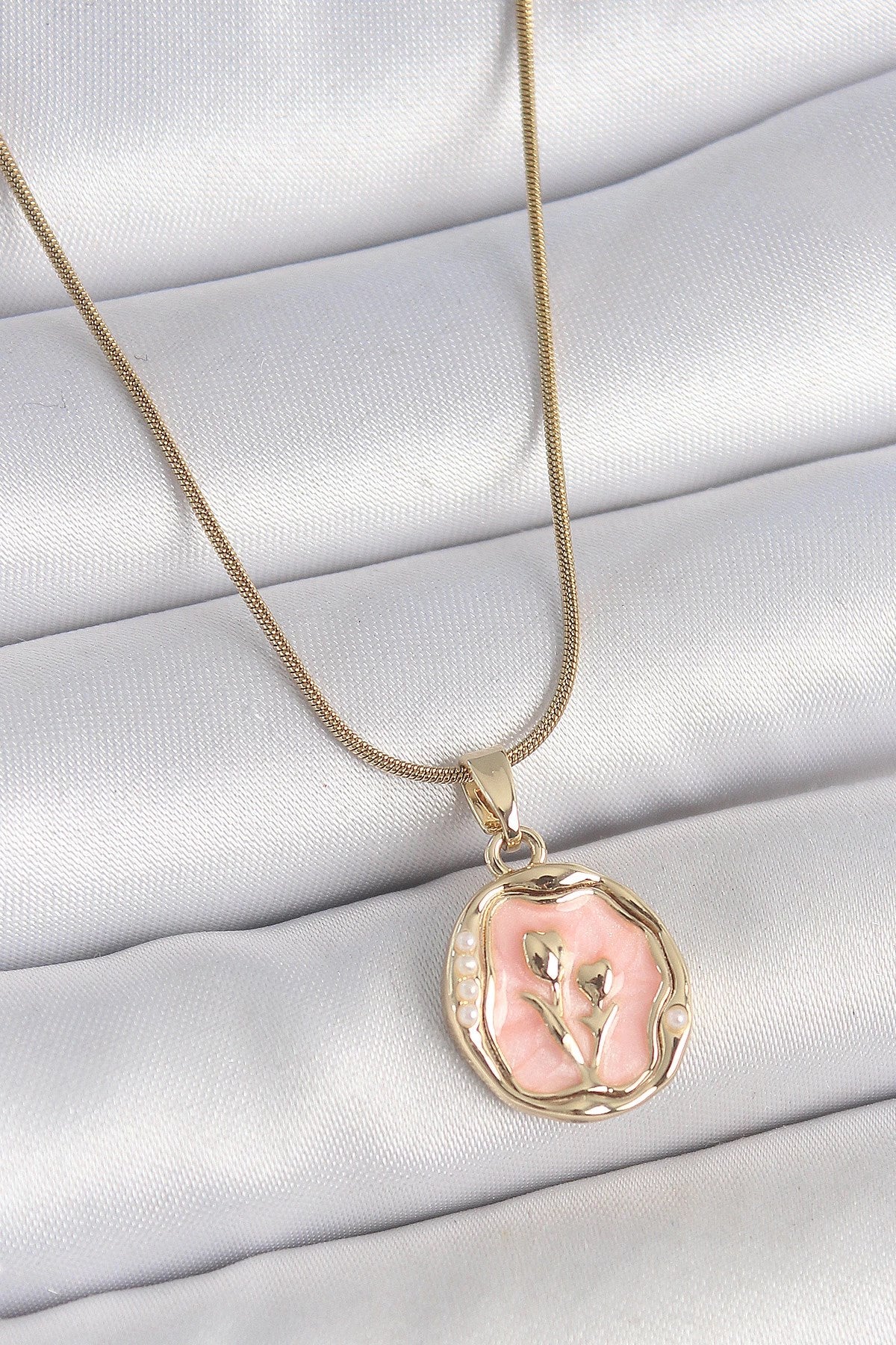 Mey İthalat® 316L Çelik Gold Renk Zincir Pembe Mineli Çiçek İşlemeli Portre Model Kadın Kolye
