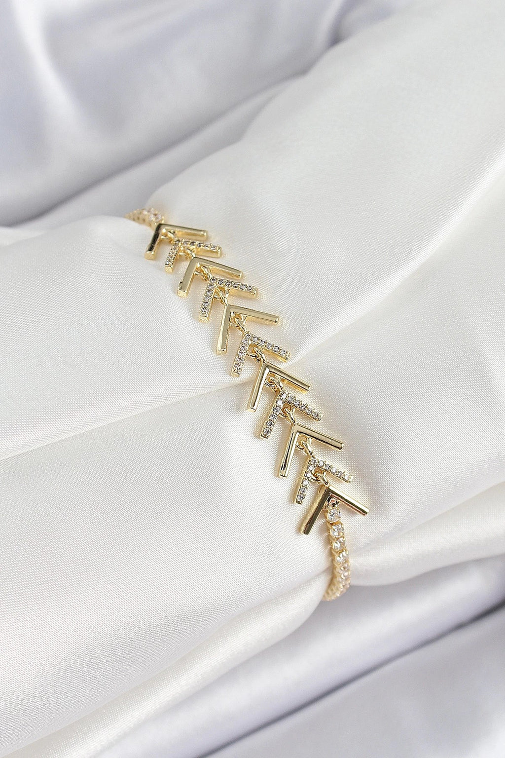 Mey İthalat® Pirinç Gold Renk Zirkon Taşlı Balık Sırtı Kadın Bileklik