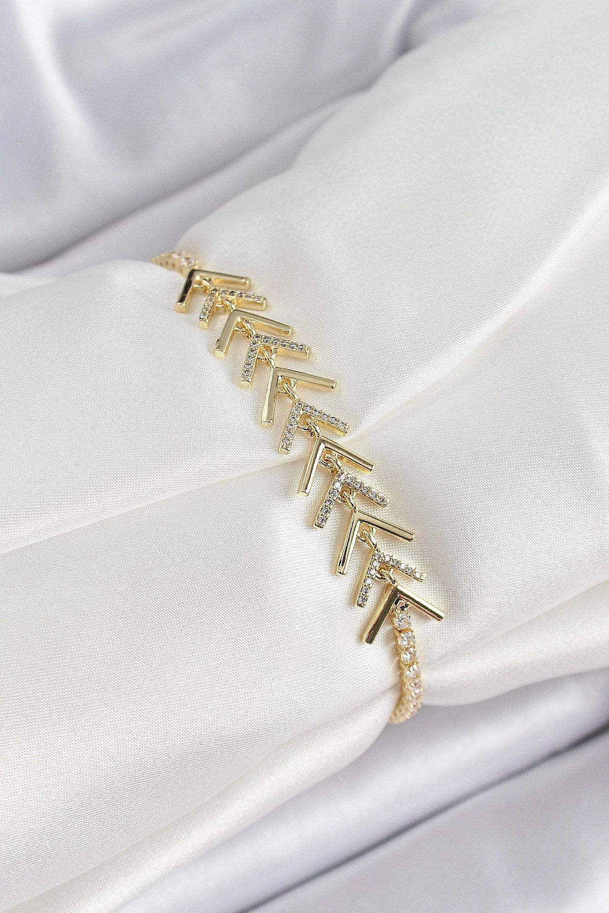Mey İthalat® Pirinç Gold Renk Zirkon Taşlı Balık Sırtı Kadın Bileklik