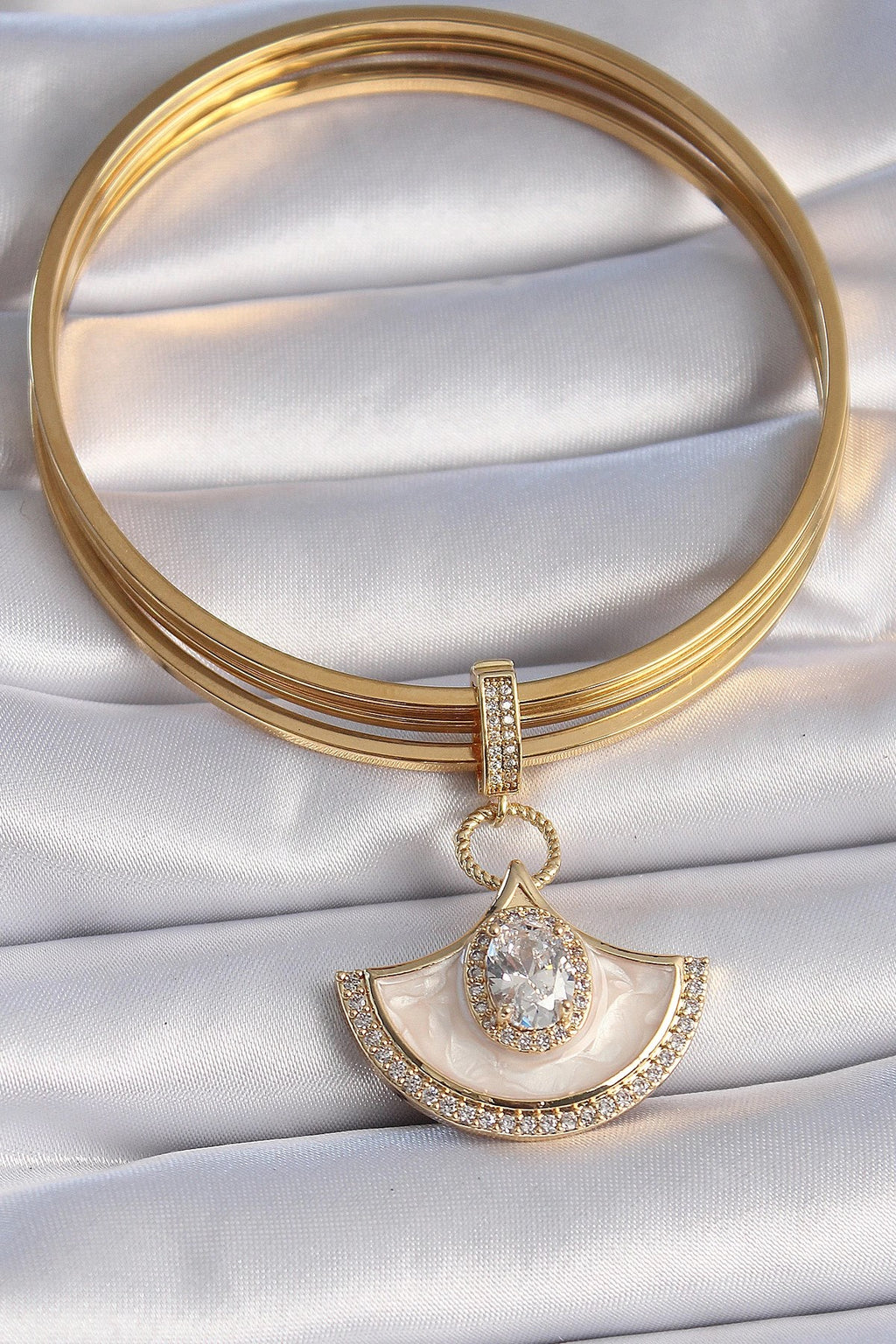 Mey İthalat® Pirinç Gold Renk Zirkon Taş Detaylı Beyaz Mineli Ajda Charm