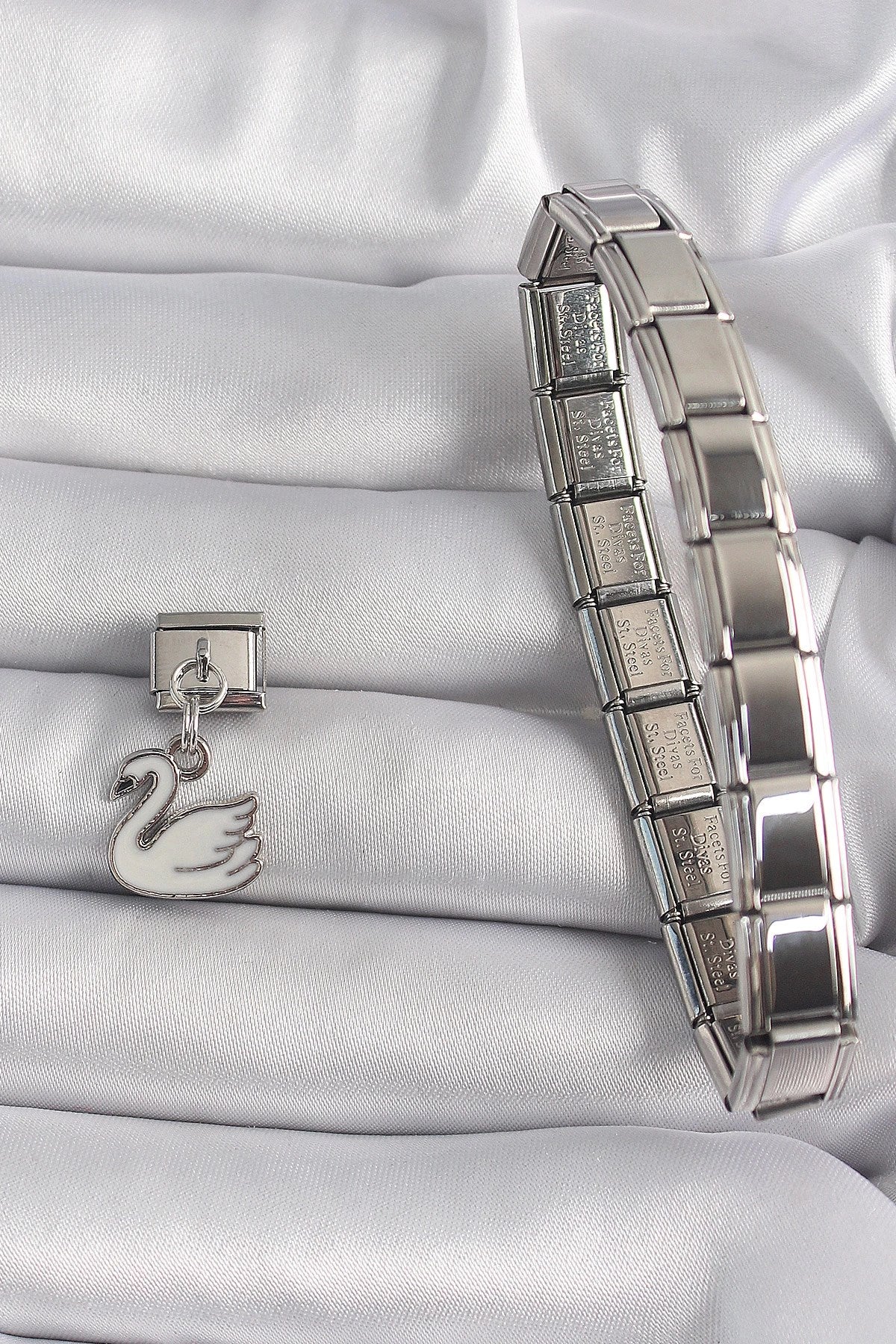 Mey İthalat® 316L Çelik Gümüş Renk Sallantı Beyaz Kuğu Model Nomination Charm