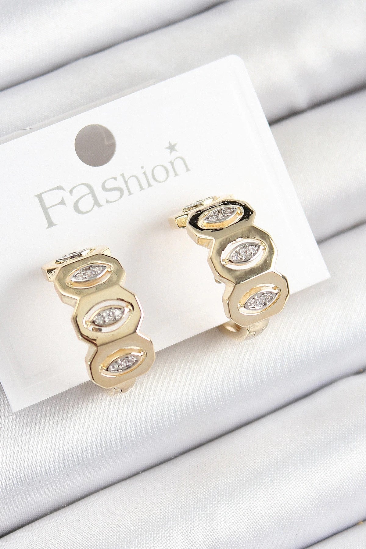 Mey İthalat® Pirinç Zirkon Taşlı Damla Figürlü Halka Model Gold Renk Kadın Küpe