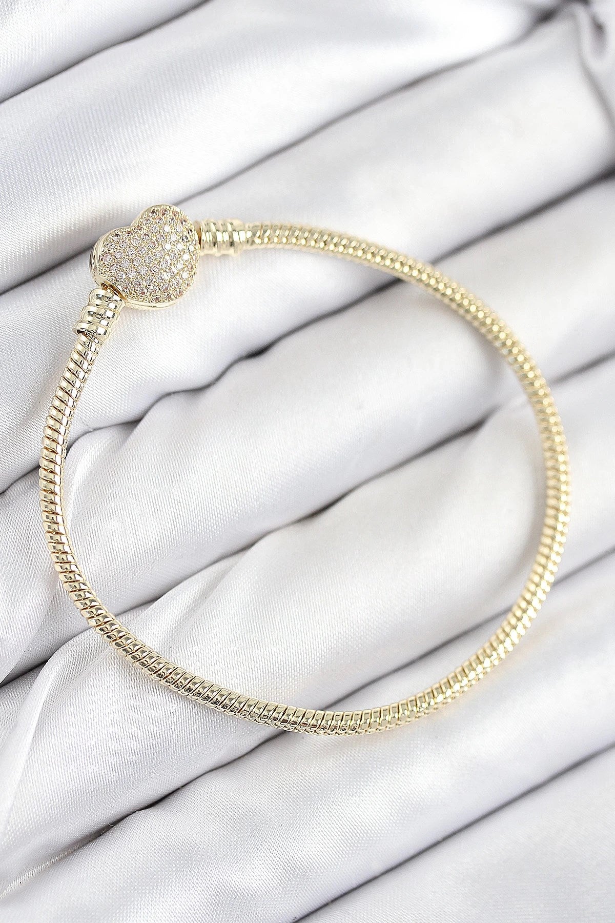 Mey İthalat® Pirinç Charm Zirkon Taşlı Kalp Model Gold Renk Kadın Bileklik