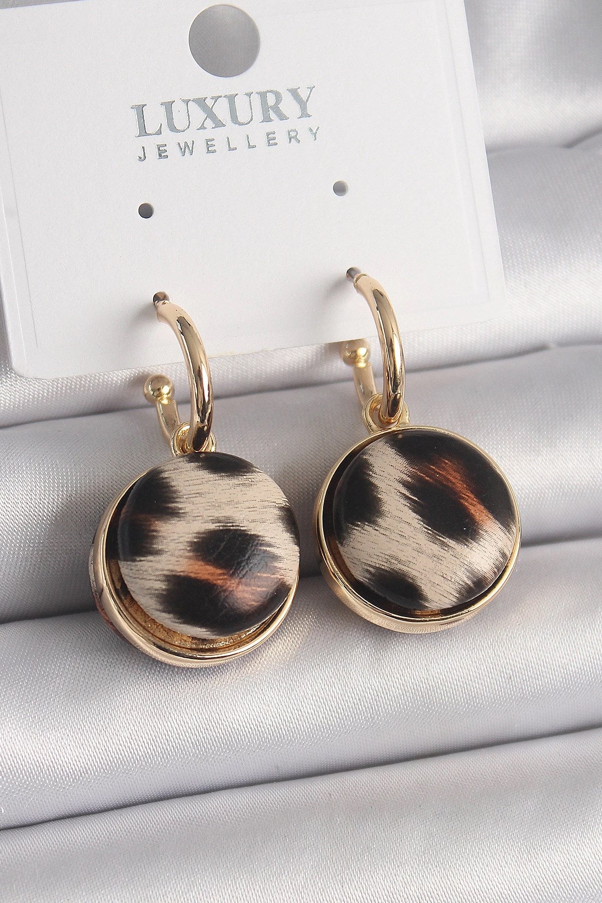 Mey İthalat® Pirinç Gold Renk Leopar Desenli Daire Model Kadın Küpe