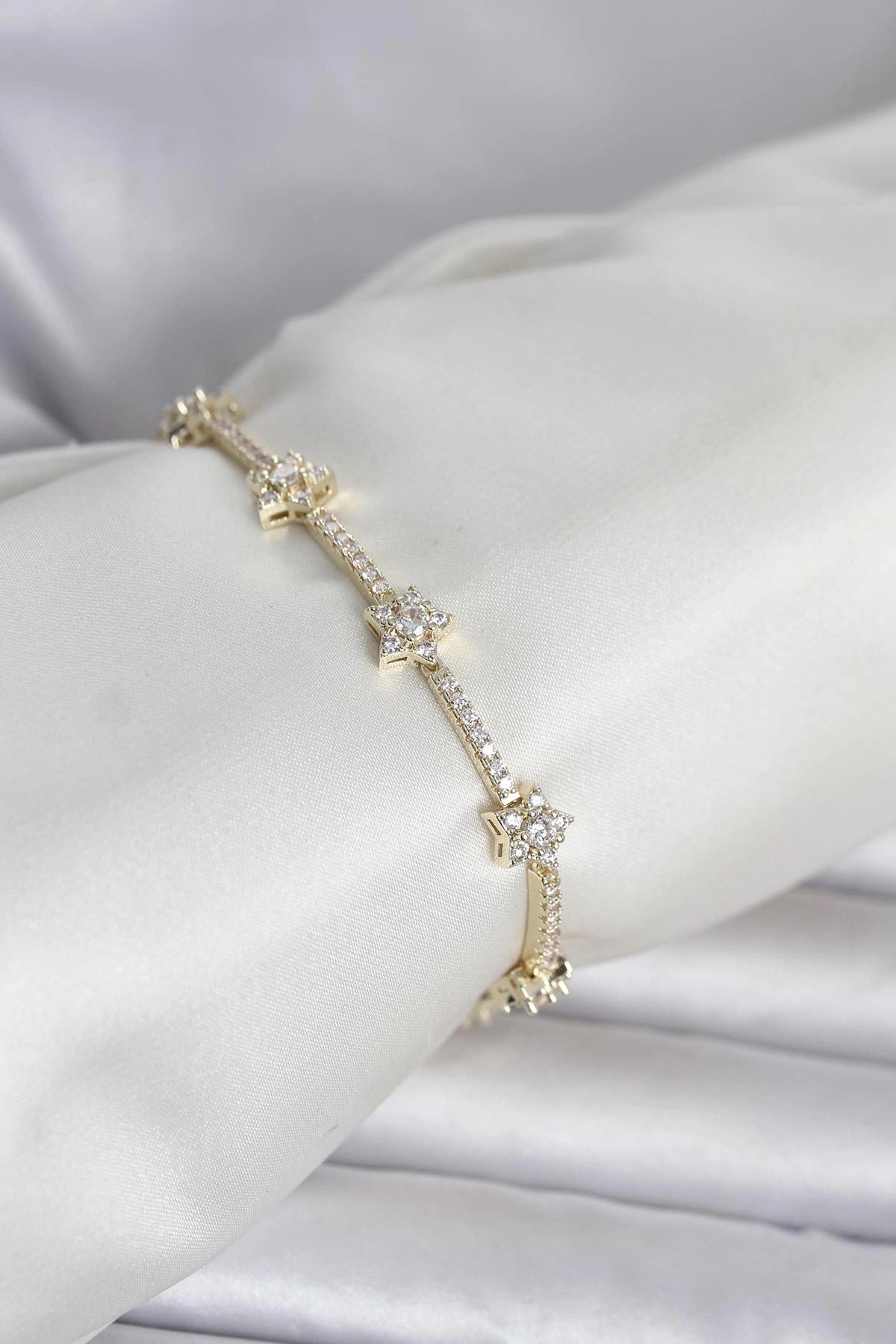 Mey İthalat® Pirinç Gold Renk Zirkon Taşlı Yıldız Model Kadın Bileklik