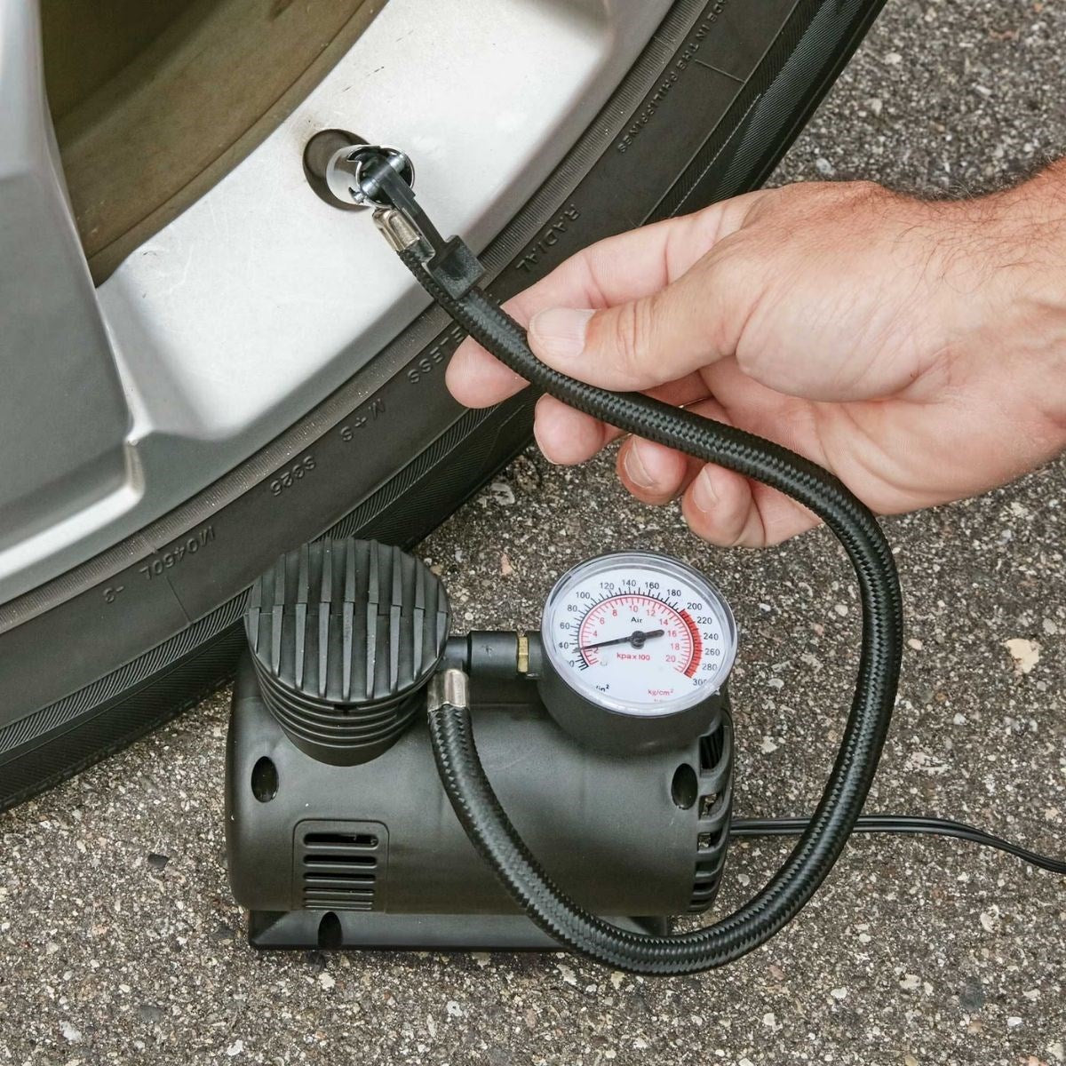 300 PSI Güçlü Taşınabilir Hava Kompresörü–Araba, Motosiklet, Bisiklet ve Top Şişirme İçin Çakmaklıklı Lastik Şişirme Pompası
