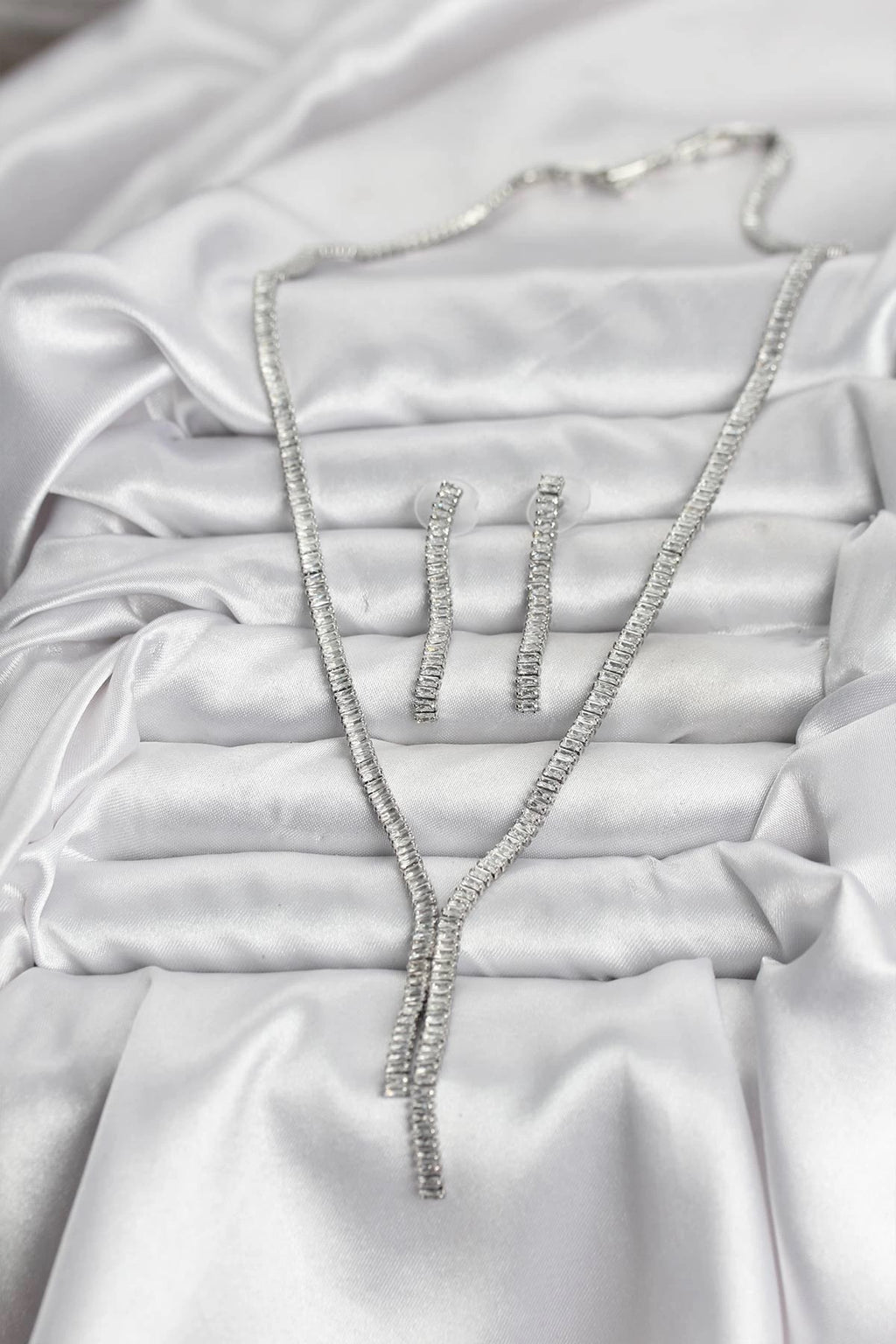 Mey İthalat® Gümüş Renk Baget Zirkon Taşlı Kadın Kolye Küpe Set