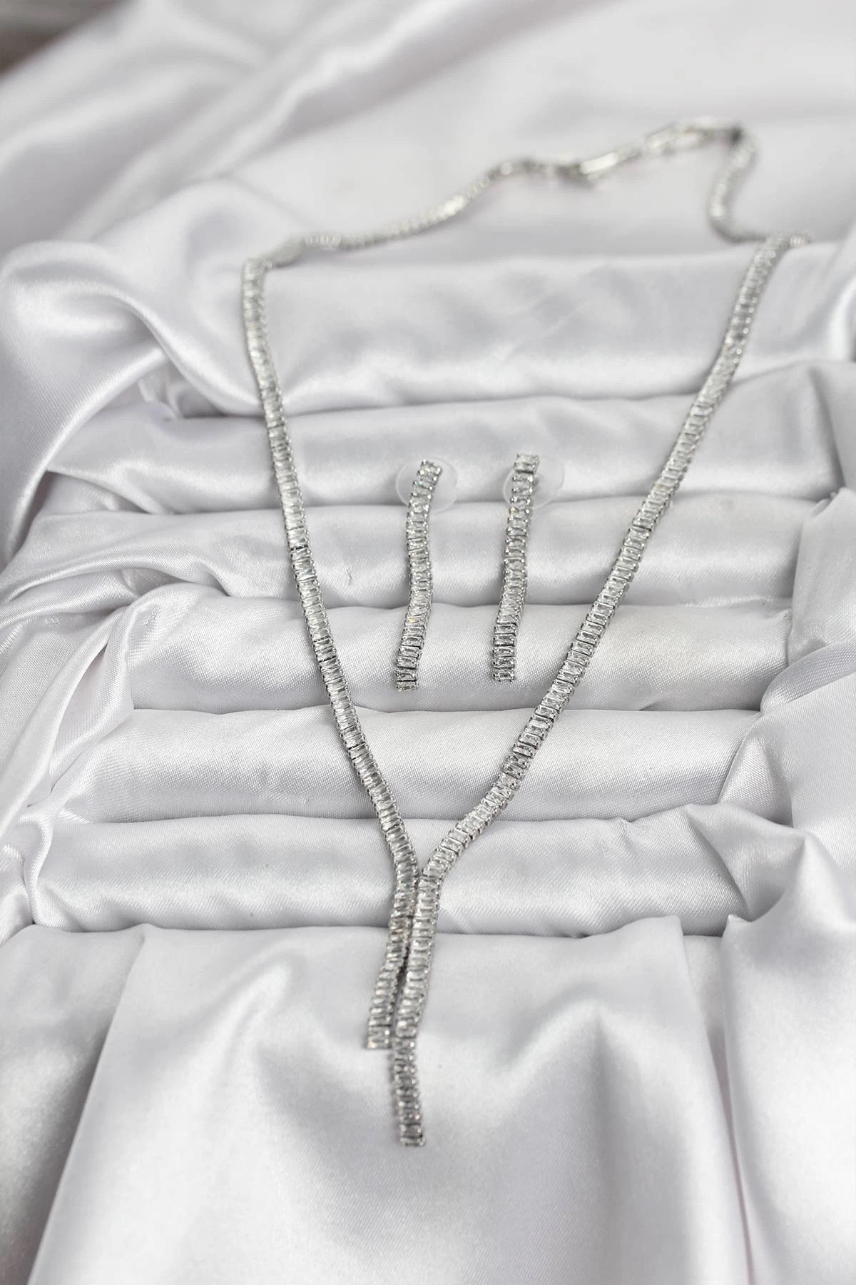 Mey İthalat® Gümüş Renk Baget Zirkon Taşlı Kadın Kolye Küpe Set