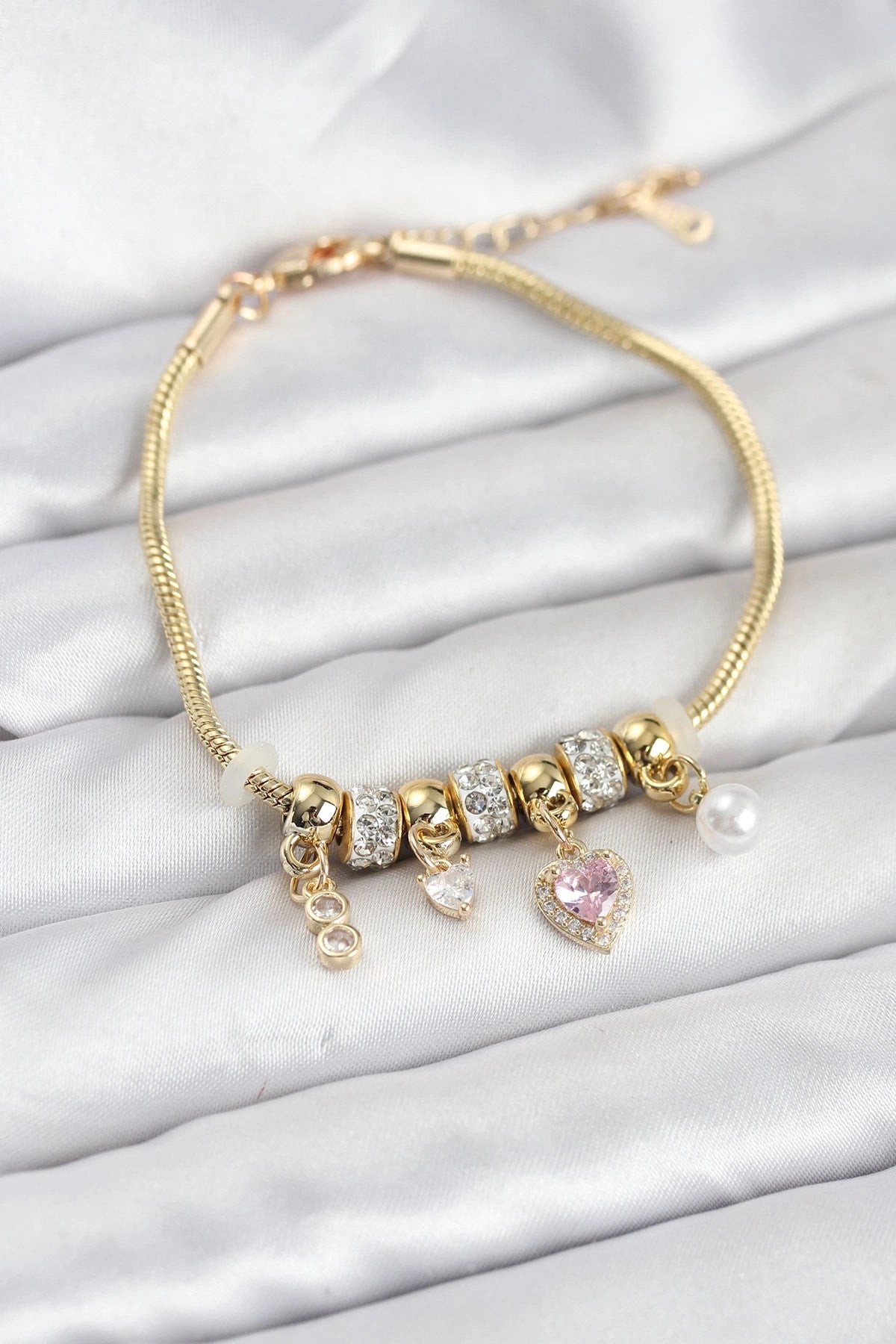 Mey İthalat® Pirinç Gold Renk Pembe Kalp Charmlı Kadın Bileklik