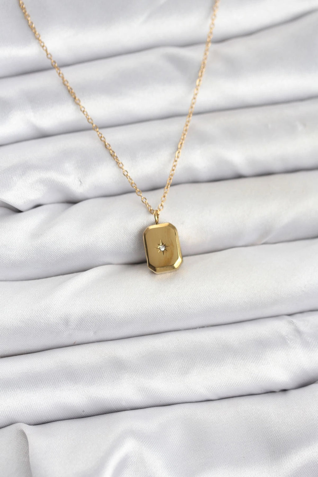 Mey İthalat® 316L Çelik Zincir Gold Renk Minimal Kutup Yıldızı Model Kadın Kolye