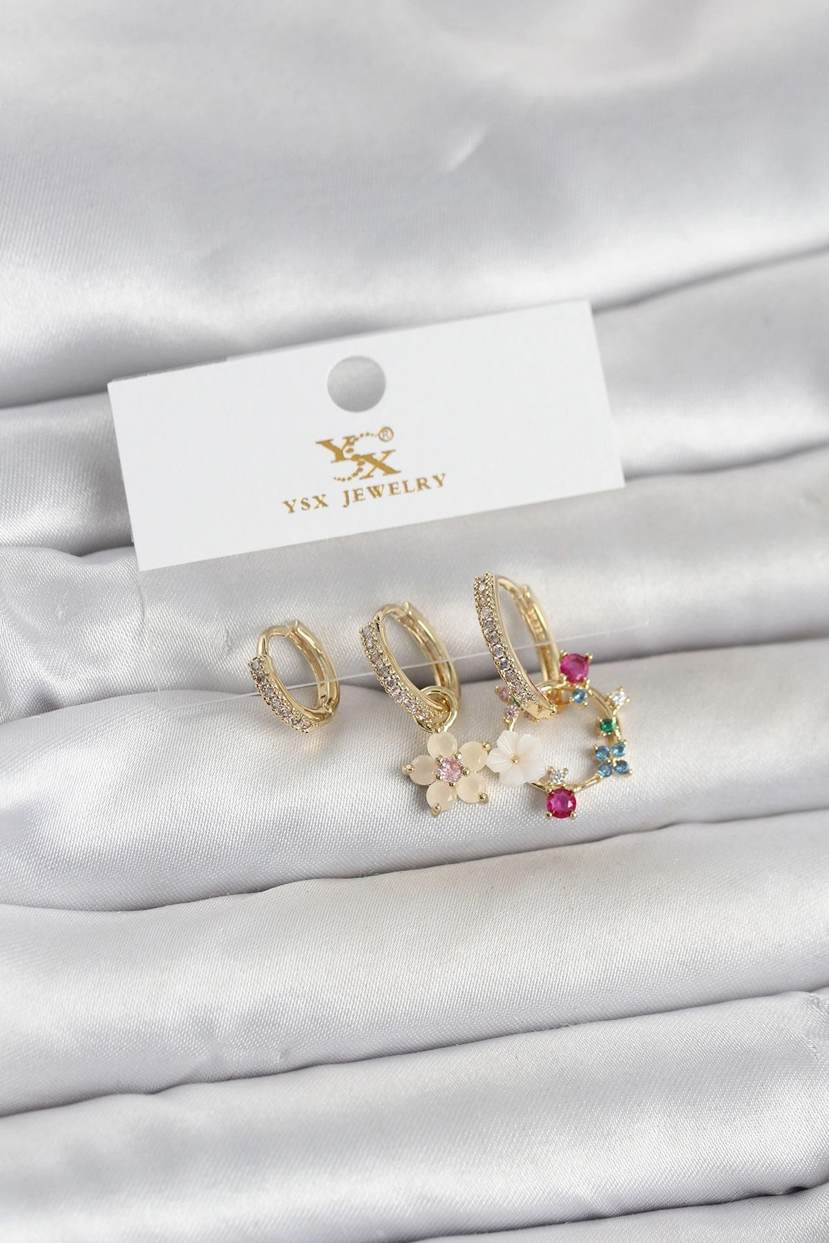 Mey İthalat® Pirinç Gold Renk Çiçek Model 3'lü Kadın Küpe