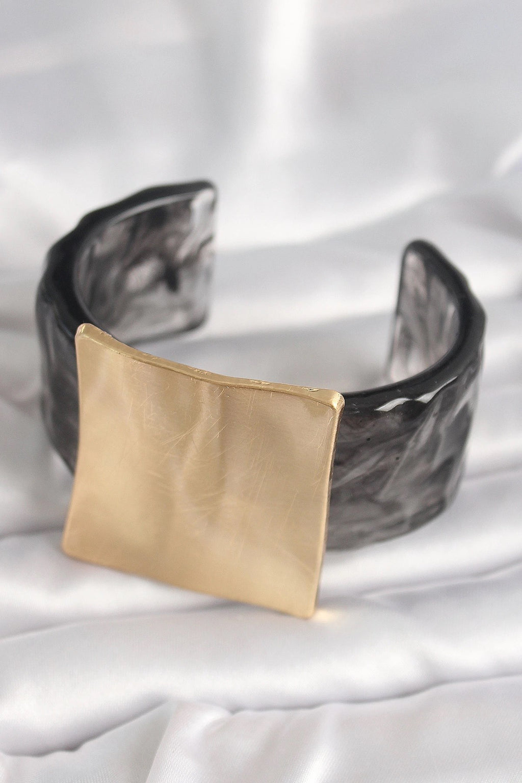 Mey İthalat® Siyah Mermer Desen Akrilik Plastik Gold Kare Plaka Model Vintage Kadın Bilezik