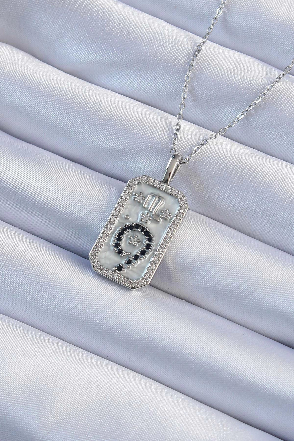 Mey İthalat® 316L Çelik Zincir Gümüş Renk Zirkon Taşlı Minimal Papatya Figürlü Tarot Kolye