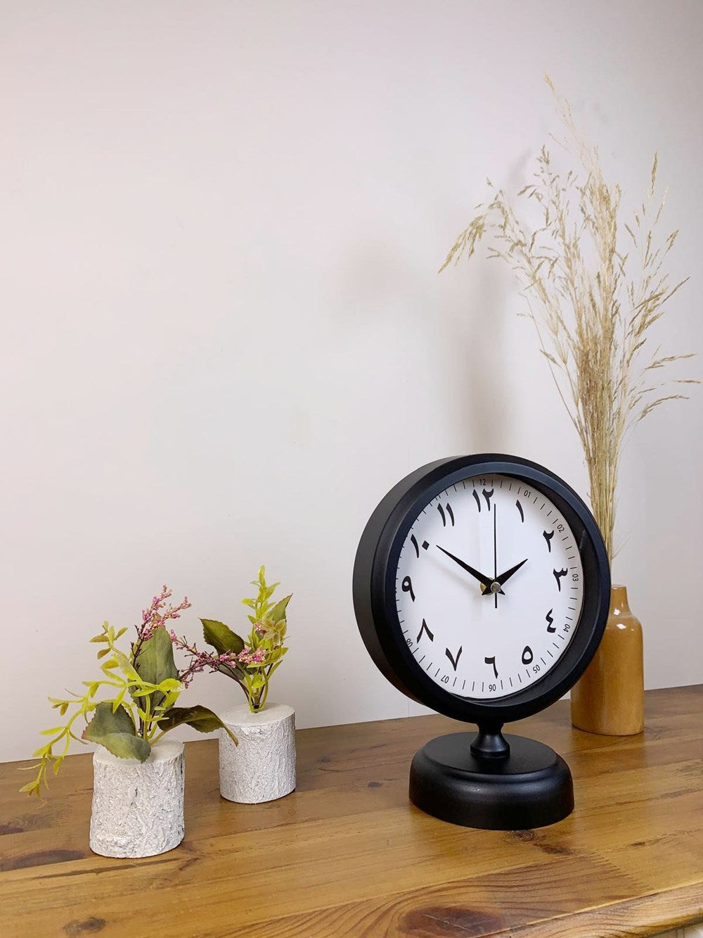 Siyah Metal Farsça Masa Saati 25×20 cm