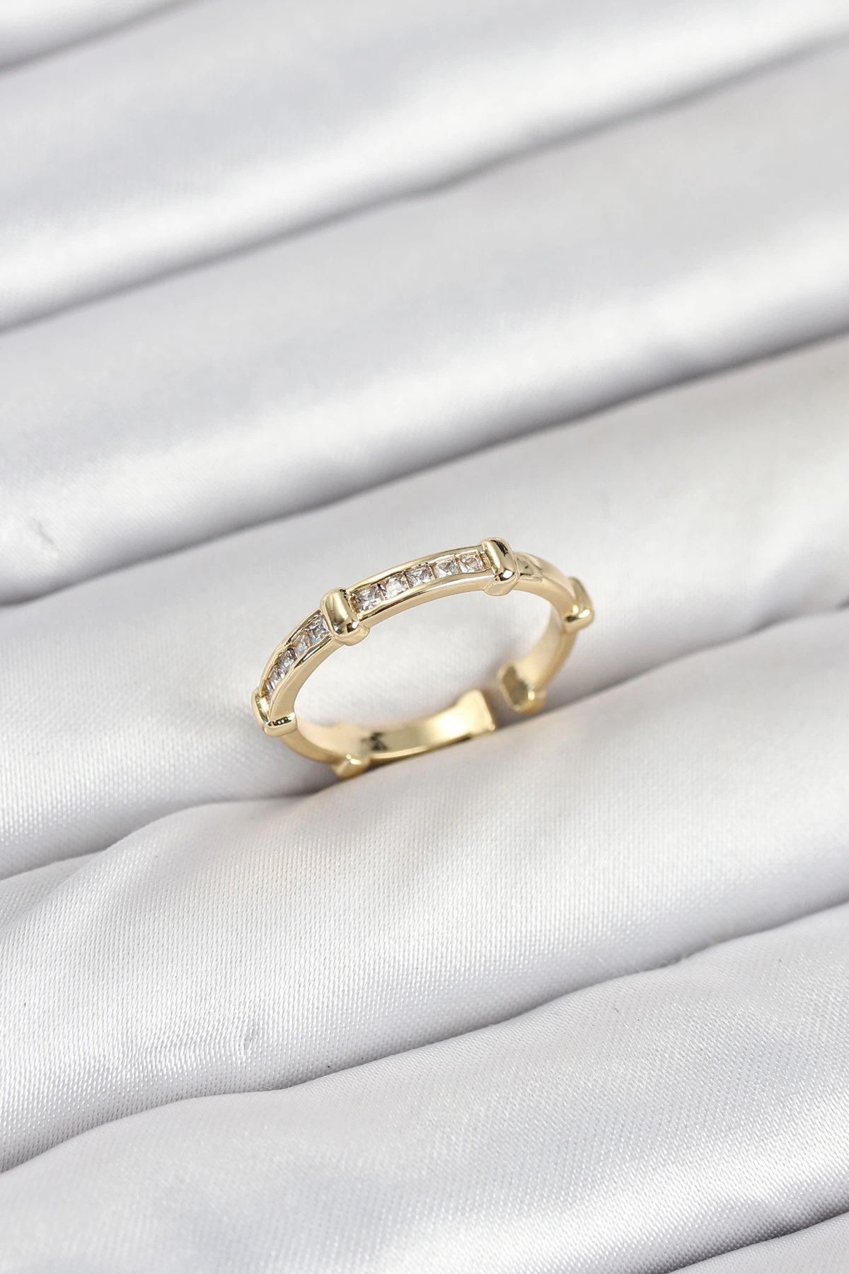 Mey İthalat® Pirinç Gold Renk Kemik Model Zirkon Taşlı Kadın Yüzük